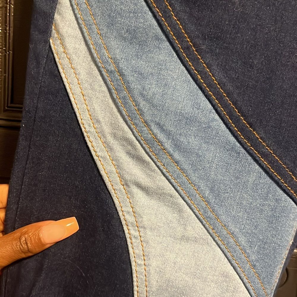 Fashionnova Flared  jeans - Picture 3 of 5